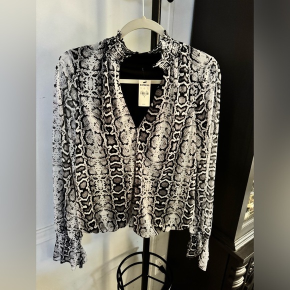 Express Tops - Express Blouse